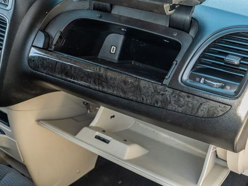 Used 2018 Dodge Grand Caravan SE w/ UConnect Hands-Free Group image 43