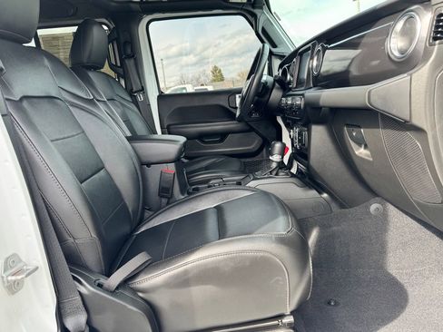 Used 2023 Jeep Wrangler Unlimited Sahara AWD/4WD image 10