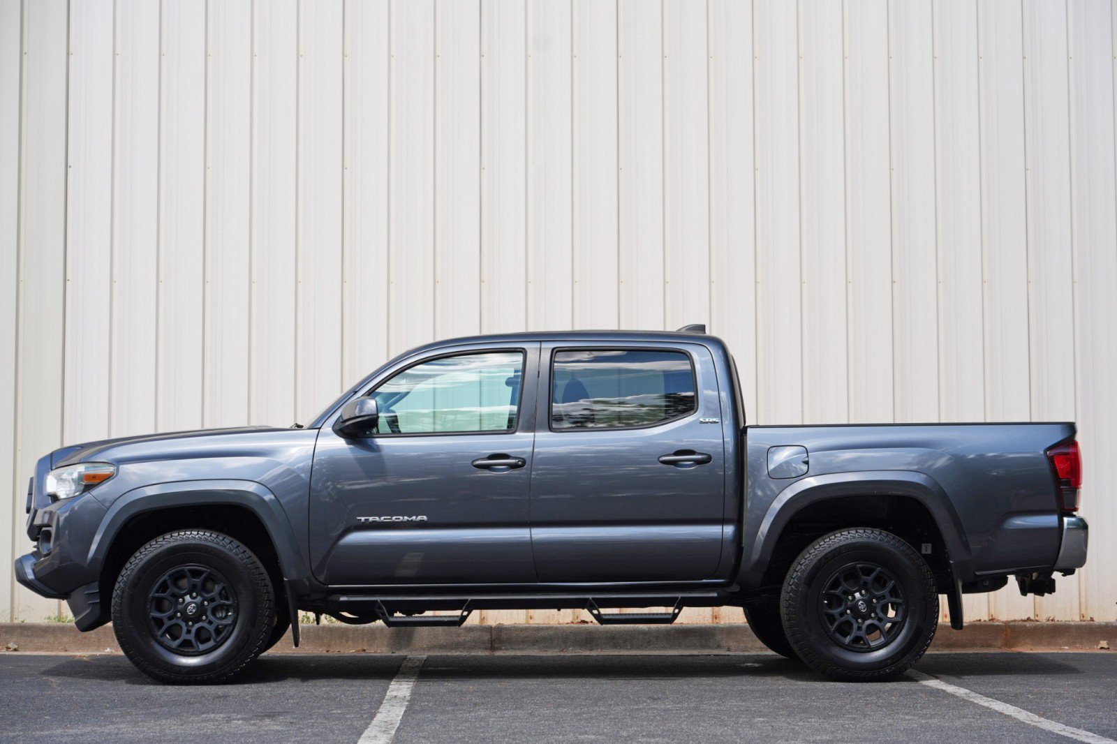 Used 2020 Toyota Tacoma SR5 RWD image 8
