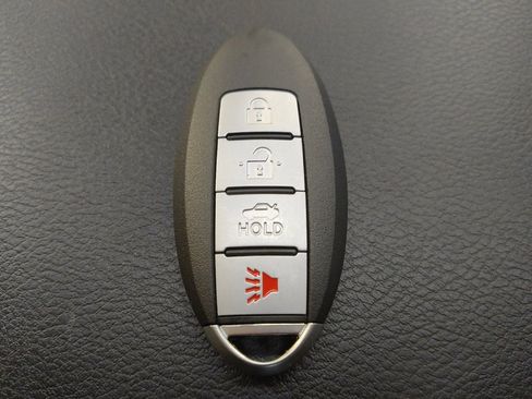 Used 2021 Nissan Versa SV FWD image 32