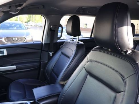 Used 2023 Ford Explorer XLT w/ Equipment Group 202A AWD/4WD image 8