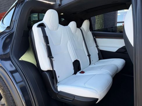 Used 2024 Tesla Model X image 39