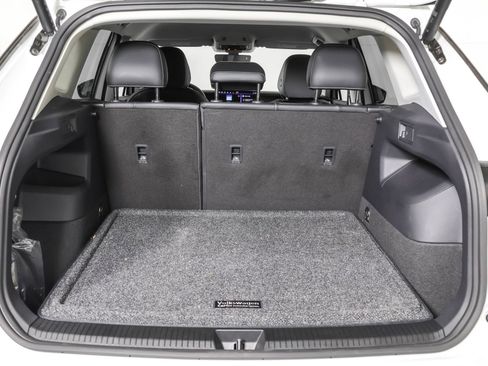 Used 2025 Volkswagen Tiguan SE image 39