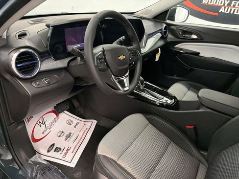New 2026 Chevrolet Trax LT w/ LT Convenience Package FWD image 11