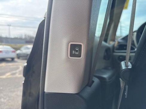 Used 2020 Chrysler Voyager Lxi image 16