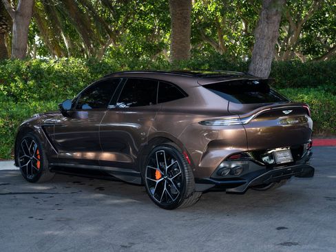 Used 2025 Aston Martin DBX 707 image 4