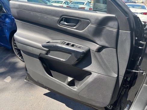 Used 2025 Nissan Pathfinder SV FWD image 18