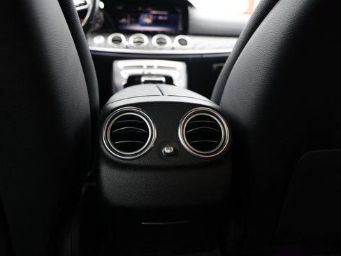Used 2019 Mercedes-Benz E 300 4MATIC image 34