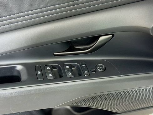 Used 2025 Hyundai Elantra Sport FWD image 19