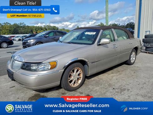 Used 2001 Lincoln Town Car Signature image 1