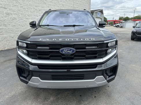 Used 2025 Ford Expedition Platinum w/ Driver's Package AWD/4WD image 3