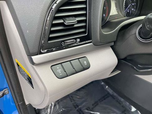 Used 2017 Hyundai Elantra SE image 20