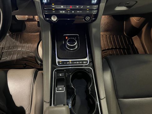 Used 2017 Jaguar F-PACE R-Sport AWD/4WD image 20