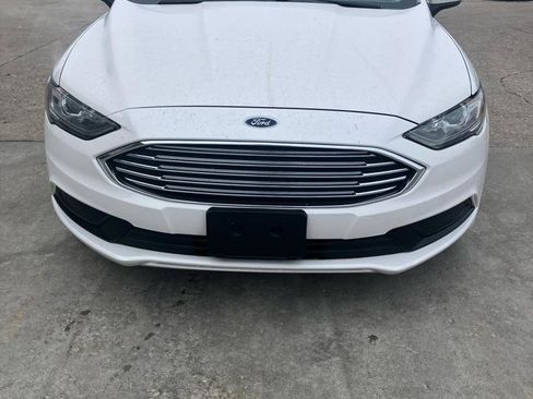 Used 2017 Ford Fusion SE w/ Fusion SE Technology Package image 7