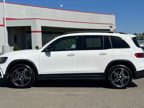 Used 2025 Mercedes-Benz GLB 250 image 9