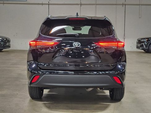 Used 2021 Toyota Highlander XLE FWD image 10