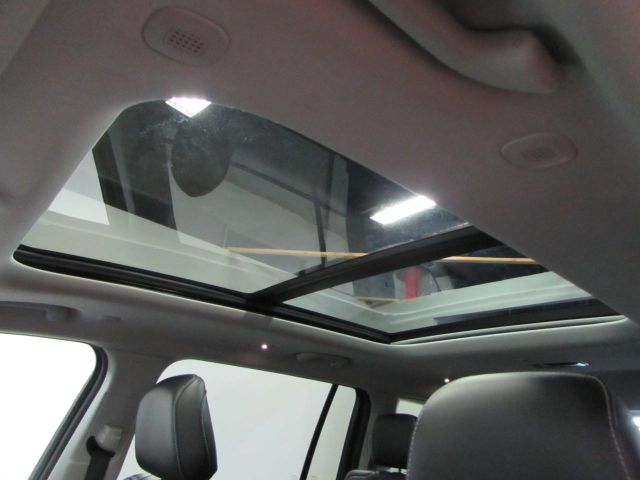 Used 2023 Jeep Grand Cherokee L Limited AWD/4WD image 35