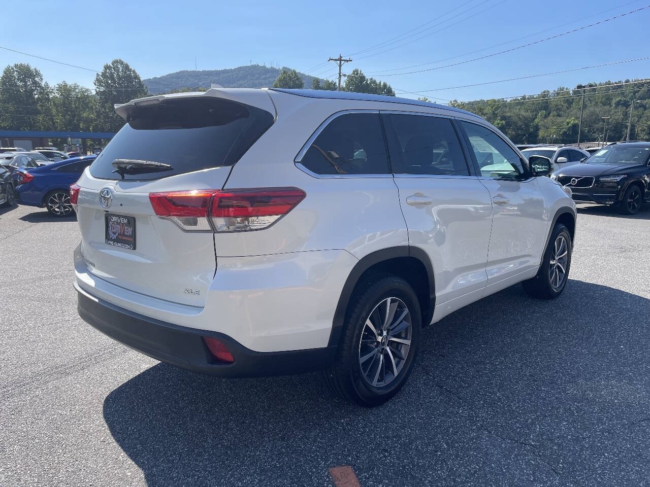 Used 2017 Toyota Highlander XLE FWD image 7