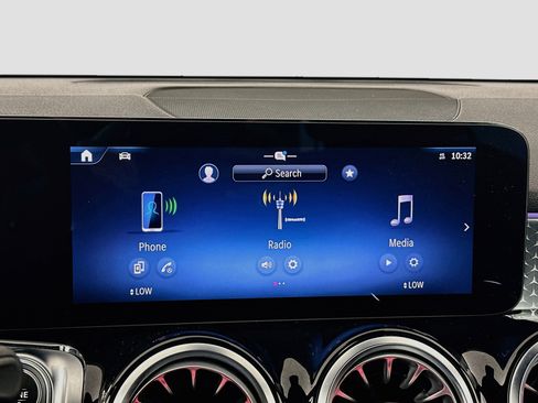 Used 2025 Mercedes-Benz GLB 250 image 21