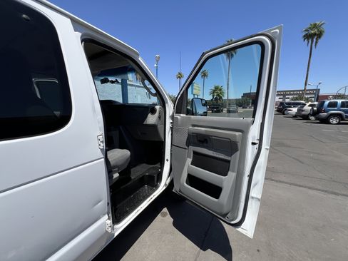 Used 2011 Ford E-150 and Econoline 150 Wagon w/ Interior Upgrade Pkg RWD image 14