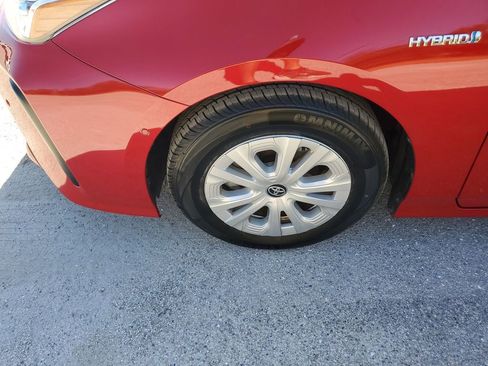 Used 2022 Toyota Prius LE image 18