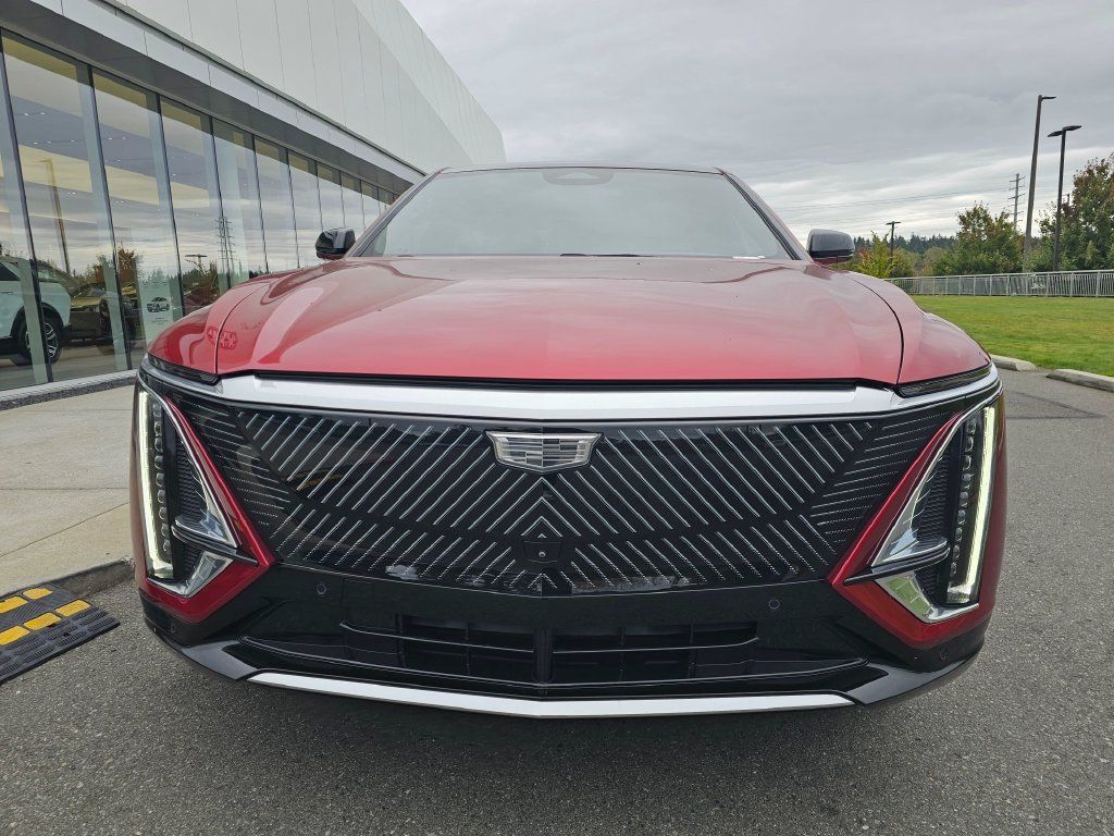 Certified 2024 Cadillac Lyriq Luxury AWD/4WD image 2
