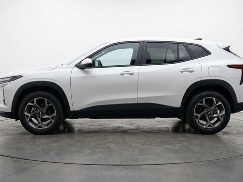 Used 2025 Chevrolet Trax LT w/ LT Convenience Package image 5