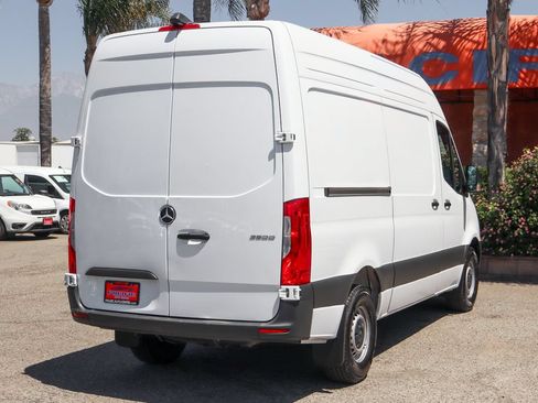 Used 2025 Mercedes-Benz Sprinter 2500 image 9
