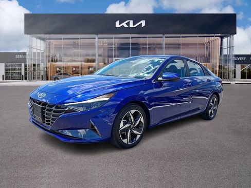 Used 2023 Hyundai Elantra Limited FWD image 3