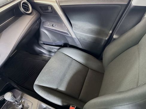 Used 2017 Toyota RAV4 LE AWD/4WD image 19