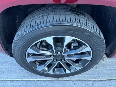 Used 2022 Jeep Grand Cherokee Overland w/ Advanced Protech Group III image 19