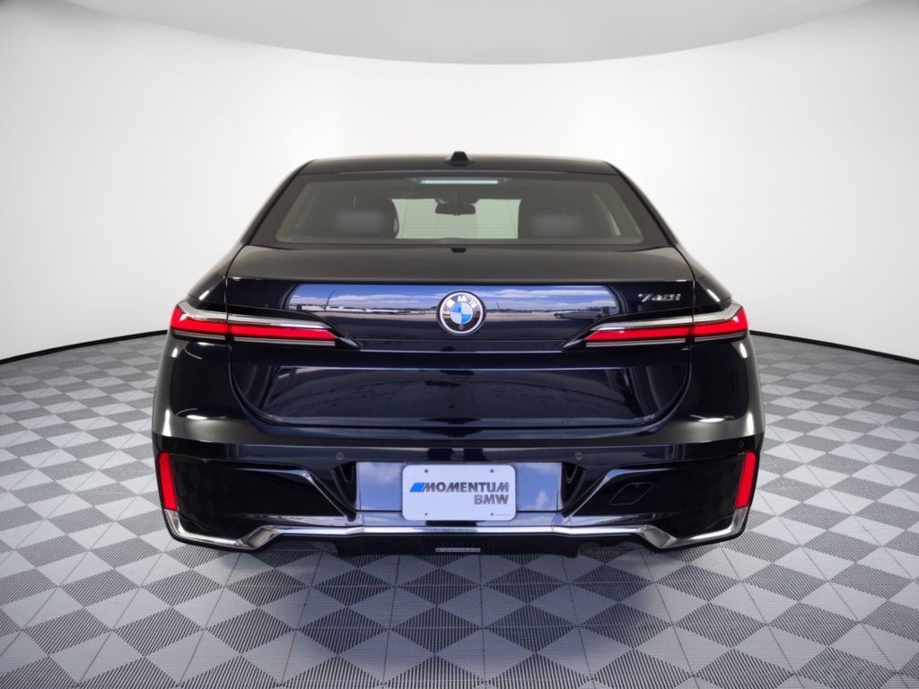 Used 2023 BMW 740i w/ Parking Assistance Package RWD image 11