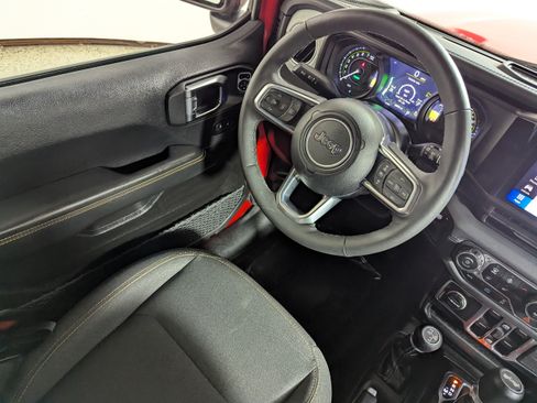 Used 2025 Jeep Wrangler Unlimited Sahara w/ Safety Group AWD/4WD image 9