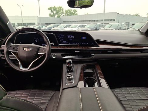 Certified 2023 Cadillac Escalade ESV Sport Platinum AWD/4WD image 19