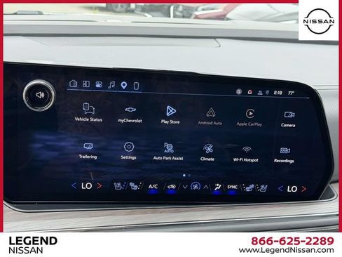 Used 2025 Chevrolet Suburban Premier AWD/4WD image 31