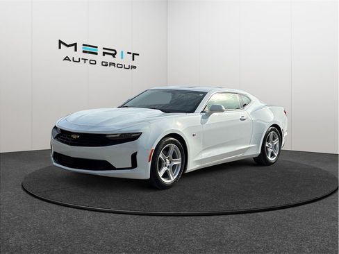 Used 2023 Chevrolet Camaro LT RWD image 4