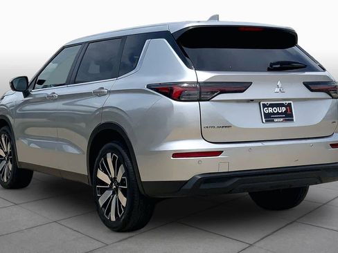 Used 2025 Mitsubishi Outlander SE FWD image 12