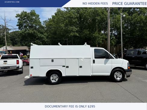 Used 2017 Chevrolet Express 3500 RWD image 2