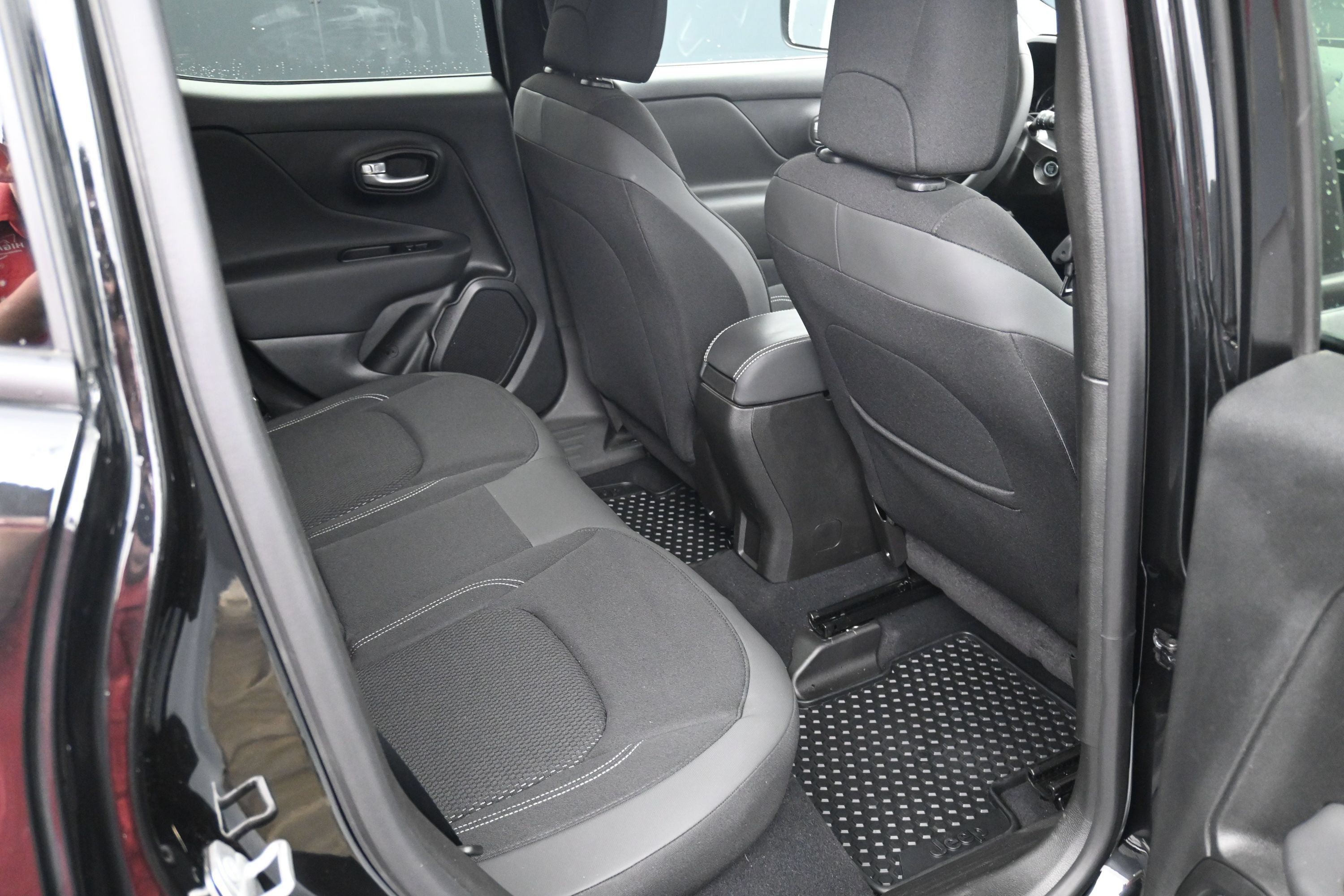 Used 2023 Jeep Renegade Altitude AWD/4WD image 10