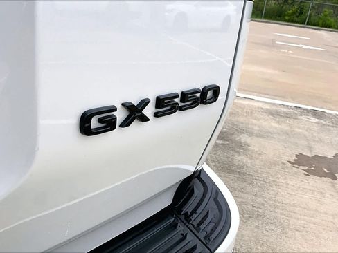 Used 2025 Lexus GX 550 w/ Accessory Package (2T) AWD/4WD image 10