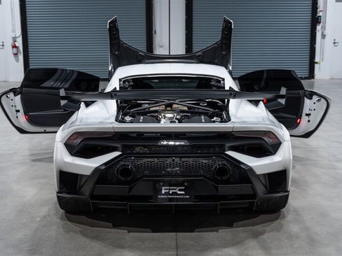 Used 2022 Lamborghini Huracan STO RWD image 40