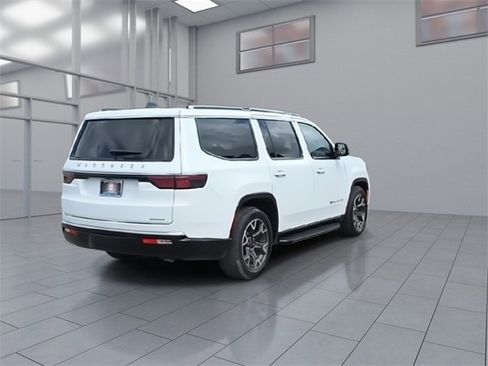 Used 2024 Jeep Wagoneer Series III image 8