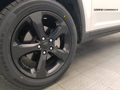 Used 2023 Jeep Grand Cherokee Altitude RWD image 31