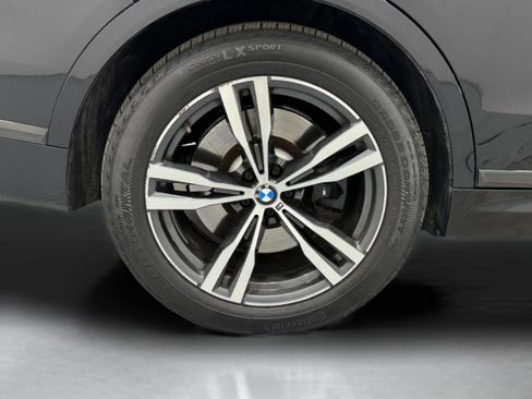Used 2021 BMW X7 M50i image 9
