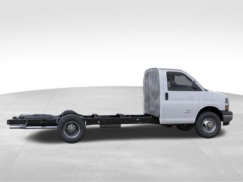 New 2026 Chevrolet Express 3500 w/ Power Convenience Package RWD image 5
