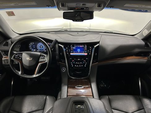 Used 2016 Cadillac Escalade Luxury image 13