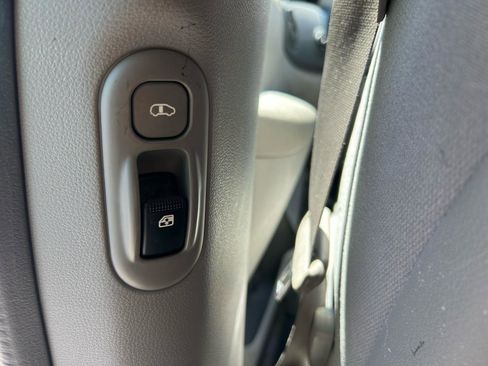 Used 2009 Kia Sedona LX w/ PWR Pkg FWD image 17