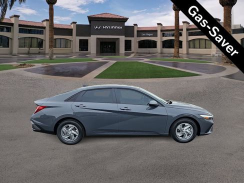 Used 2026 Hyundai Elantra SE FWD image 9