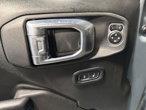 Used 2024 Jeep Wrangler Sport S image 28