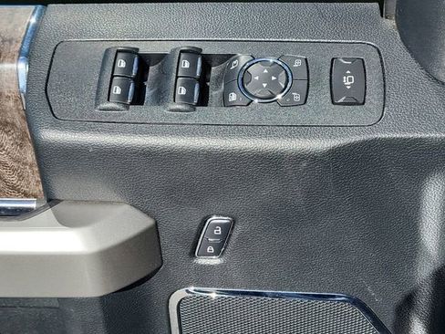 Used 2019 Ford F250 Lariat w/ Chrome Package image 17